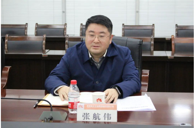 孫敬虎詳細(xì)了解了公司2022年的進(jìn)出口情況，全面講解了商務(wù)廳關(guān)于外貿(mào)促開放、穩(wěn)增長的各項(xiàng)優(yōu)惠政策，聽取了公司2023年穩(wěn)增長目標(biāo)及舉措。
