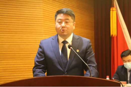 會上，公司總經(jīng)理、黨委副書記張航偉作題為《解放思想，改革創(chuàng)新，再接再厲，打造國內(nèi)一流特色突出的全產(chǎn)業(yè)鏈橡膠公司》的工作報告，全面回顧總結(jié)2022年工作，分析研判當(dāng)前形勢，謀劃部署2023年工作任務(wù)。