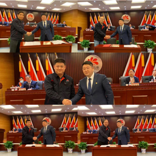 公司總經(jīng)理、黨委副書記張航偉與延長橡膠公司、延長橡膠(泰國)公司、橡膠制品分公司、膠布制品分公司、石油橡塑制品分公司簽訂經(jīng)濟目標(biāo)責(zé)任書。