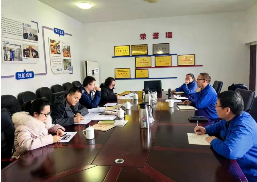 延長石油西北橡膠派員組成供應(yīng)商質(zhì)量審核小組對其主要供應(yīng)商自貢市中皓化工有限公司進(jìn)行了現(xiàn)場二方審核。