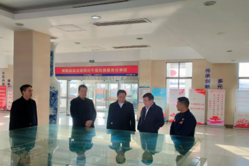 金鄉(xiāng)縣縣委常委、副縣長李亞平于3月1日上午前往濟(jì)寧黑貓檢查安全生產(chǎn)工作，對企業(yè)的安全生產(chǎn)責(zé)任制落實、安全生產(chǎn)教育培訓(xùn)、應(yīng)急救援演練、安全防范措施落實、值班值守等情況進(jìn)行了全面的了解，同時也對企業(yè)的發(fā)展給予了高度肯定。