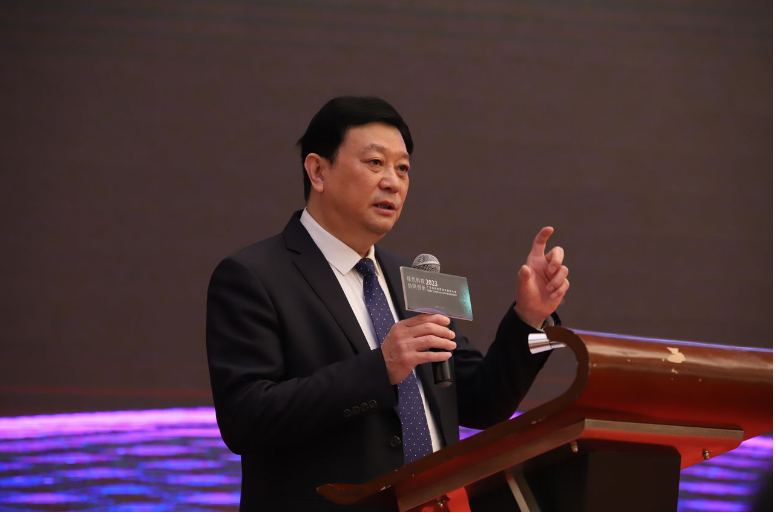 中國涂料工業(yè)協(xié)會會長劉普軍在致辭中表示，此次開創(chuàng)性地以地方涂協(xié)召開科學(xué)技術(shù)創(chuàng)新大會，對于建立廣東涂料多方協(xié)作創(chuàng)新體系，對于推動廣東涂料工業(yè)綠色高質(zhì)量發(fā)展將發(fā)揮重要的作用，此舉在全國涂料行業(yè)樹立了典范，值得肯定!