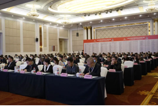 另一方面，隨著環(huán)保理念的日益普及，輪胎行業(yè)也在積極探索綠色發(fā)展道路。克林泰爾的環(huán)保發(fā)展理念和智慧工廠建設(shè)，是行業(yè)向綠色循環(huán)利用發(fā)展的一個(gè)縮影。環(huán)保意識(shí)的提高，也將推動(dòng)輪胎行業(yè)向更加環(huán)保、可持續(xù)的方向轉(zhuǎn)型。