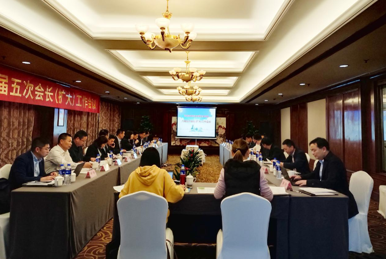 2023年3月10日，寧波涂協(xié)六屆五次會(huì)長(zhǎng)(擴(kuò)大)工作會(huì)議在寧波開元名庭大酒店成功召開。會(huì)議由吳曉明秘書長(zhǎng)主持，監(jiān)事會(huì)錢興泉監(jiān)事長(zhǎng)、協(xié)會(huì)黨支部代表和部分理事單位代表列席會(huì)議。