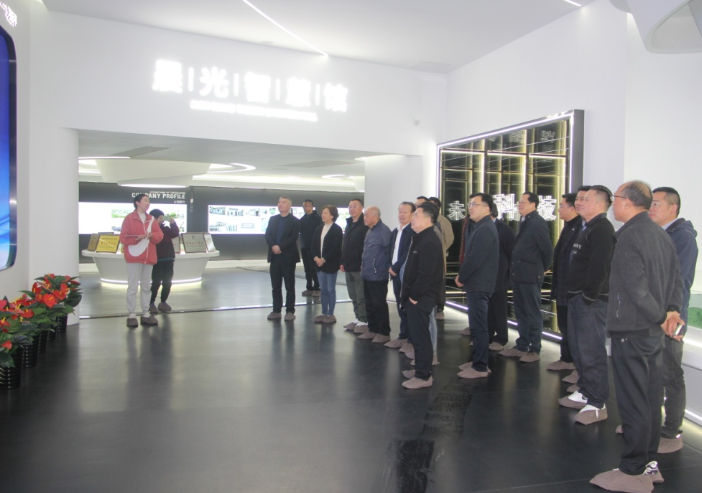 會議上，涂料行業(yè)協(xié)會秘書長丁智向與會代表匯報了2022年協(xié)會工作總結(jié)和2023年工作計劃，并提出了具體措施。該工作報告隨后經(jīng)經(jīng)理事會討論一致通過。大會還聽取了輪值會長安敏琦所做的《2022年協(xié)會財務(wù)報告》，并獲得審議通過。大會宣布關(guān)于協(xié)會人事調(diào)整提交江蘇省涂料行業(yè)協(xié)會第四屆理事會，提交大會審議并獲得通過。