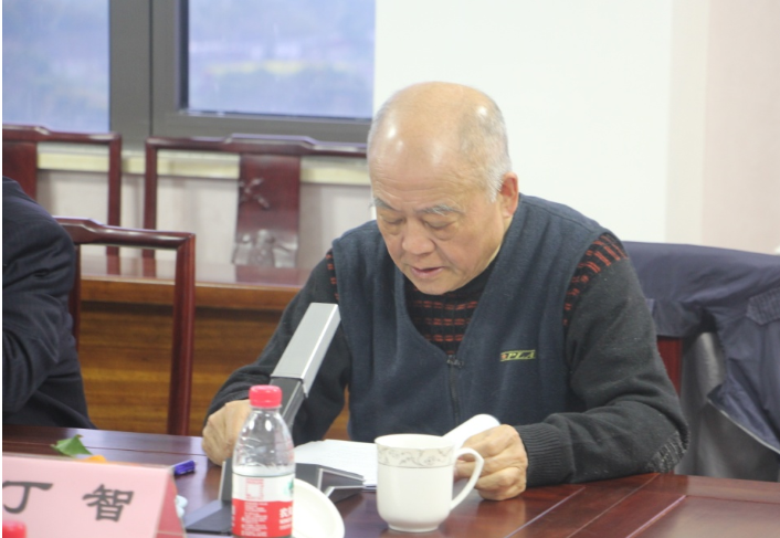 江蘇省涂料行業(yè)協(xié)會第四屆第一次常務(wù)理事會暨會長工作會在江蘇晨光涂料有限公司五樓會議室召開。會議由協(xié)會秘書長丁智主持，協(xié)會會長、副會長、秘書長17人出席了本次會議。參加本次會議的嘉賓有多位企業(yè)董事長、總經(jīng)理等人。