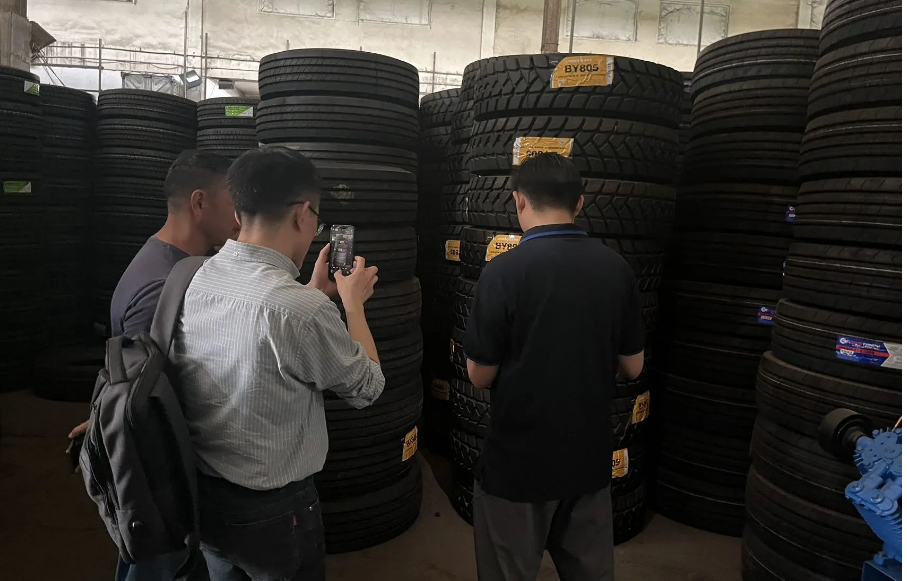 此次的走訪面對(duì)面地了解到各個(gè)區(qū)域目前的市場(chǎng)現(xiàn)狀和客戶(hù)經(jīng)營(yíng)狀況，為后續(xù)的工作開(kāi)展指明了方向。銷(xiāo)售人員每到達(dá)一個(gè)市場(chǎng)后在當(dāng)?shù)亟?jīng)銷(xiāo)商的配合下進(jìn)行二級(jí)客戶(hù)以及終端客戶(hù)的走訪交流工作，全方位交流仔細(xì)記錄每個(gè)細(xì)節(jié)點(diǎn)，對(duì)現(xiàn)有市場(chǎng)常規(guī)性產(chǎn)品的使用表現(xiàn)和市場(chǎng)新增產(chǎn)品需求點(diǎn)、現(xiàn)有合作過(guò)程中出現(xiàn)的問(wèn)題以及后續(xù)合作的規(guī)劃方向開(kāi)展了針對(duì)性市場(chǎng)的調(diào)研工作。