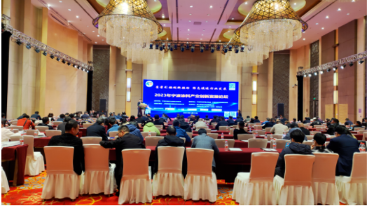 隨后，2023年寧波涂料產(chǎn)業(yè)創(chuàng)新發(fā)展論壇大會(huì)隆重舉行，為寧波涂料行業(yè)轉(zhuǎn)型升級(jí)、綠色發(fā)展、結(jié)構(gòu)調(diào)整等重大問題提供了廣泛的交流平臺(tái)，推動(dòng)行業(yè)綠色可持續(xù)發(fā)展。