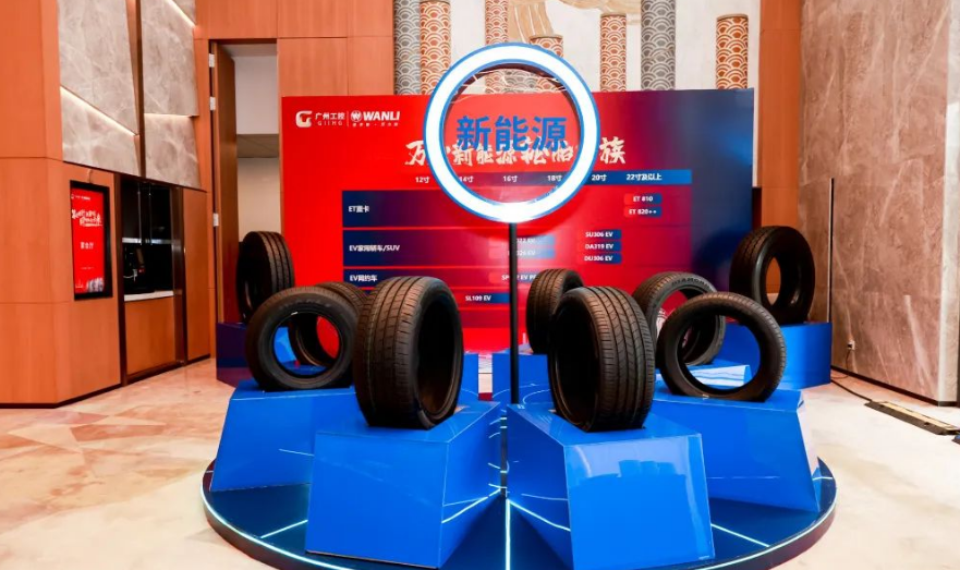 萬力表示，2023年，國內(nèi)新能源車市場競爭呈現(xiàn)白熱化趨勢，使用場景不斷拓寬。萬力輪胎準確把握新能源車輪胎市場變化形勢，基于多年新能源產(chǎn)品研發(fā)經(jīng)驗，十年磨一劍，從用戶需求入手，打造新能源時代的專屬好產(chǎn)品。