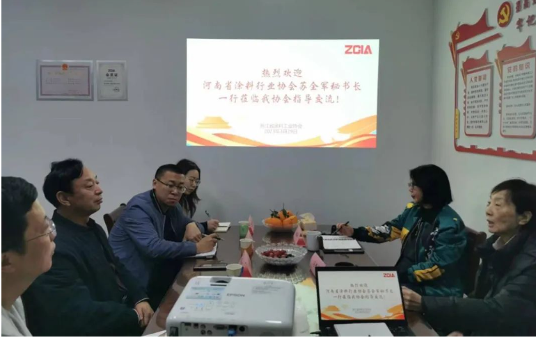 為加強兄弟協(xié)會之間的溝通，河南省涂料行業(yè)協(xié)會秘書長蘇全軍一行4人于3月29日下午蒞臨浙江省涂料工業(yè)協(xié)會走訪學習。雙方就理事會建設、秘書處管理、服務政府及團體標準等方面進行交流，并分享各自的心得體會。