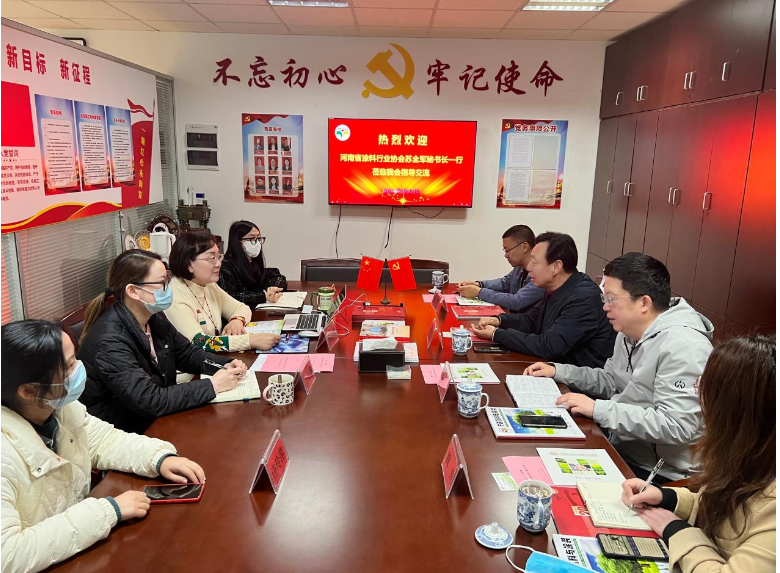 蘇全軍秘書長一行先后參觀了寧波涂協(xié)的協(xié)會文化墻、服務平臺宣傳欄、組織架構、秘書處工作動態(tài)等，通過實地查看詳細了解協(xié)會內(nèi)部管理、辦公秩序、惠企服務、黨建工作等情況。