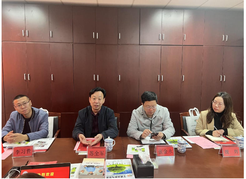 河南涂協(xié)蘇全軍秘書長首先對吳曉明秘書長將自身從事協(xié)會多年的工作經(jīng)驗傾囊相授表示感謝，尤其是對平臺賦能企業(yè)發(fā)展、精準服務企業(yè)、內(nèi)部精細化管理、黨建工作等方面作了重點介紹深有感受，寧波涂協(xié)務實接地氣，在服務上真正設身處地的為會員企業(yè)著想!寧波涂協(xié)的這些工作成績和經(jīng)驗得到河南涂協(xié)一行一致認同。