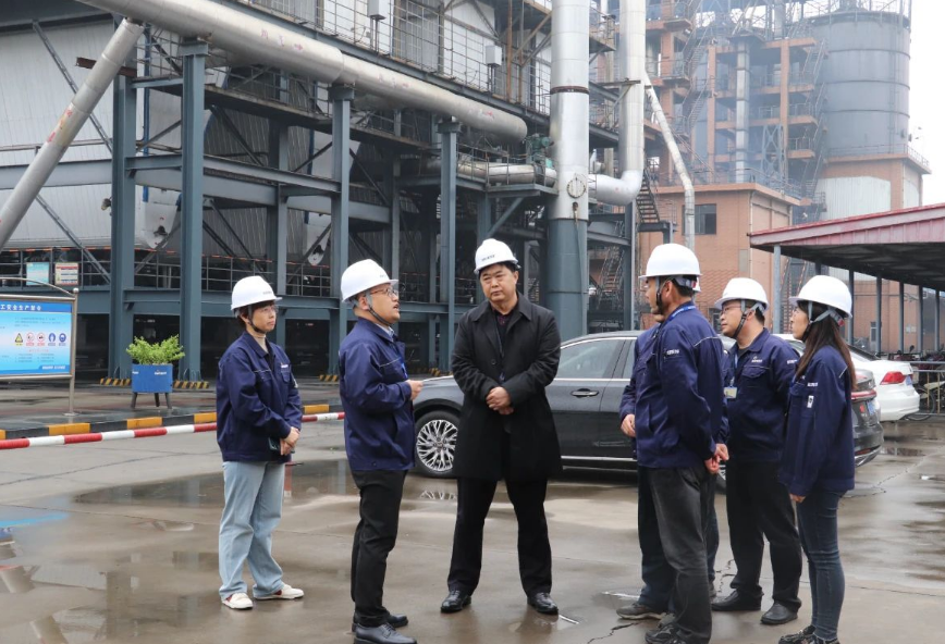 韓成功董事長陪同尚主席視察并表示，炭黑公司將緊緊圍繞在集團(tuán)公司董事局周圍，嚴(yán)格貫徹落實集團(tuán)公司戰(zhàn)略部署和工作要求，堅持“質(zhì)量第一，客戶至上”的服務(wù)理念，打造一流產(chǎn)品，提供一流服務(wù)，努力打造成行業(yè)標(biāo)桿企業(yè)，為集團(tuán)公司高質(zhì)量發(fā)展注入源源不斷的活力。