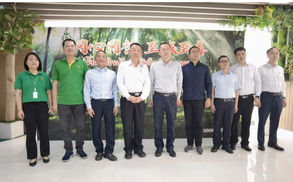 廣東省農(nóng)墾集團(tuán)公司黨委書記、董事長(zhǎng)(局長(zhǎng))馮彤率隊(duì)赴泰國、老撾、柬埔寨考察廣墾橡膠集團(tuán)海外企業(yè)開展調(diào)查研究。