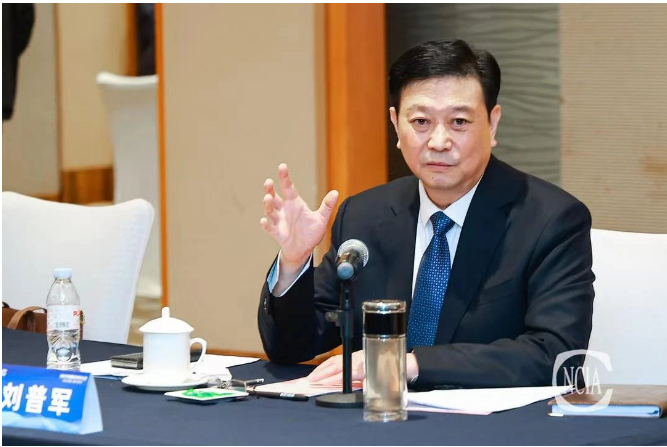 劉普軍會長主持會議并講話。劉普軍會長在講話中首先代表中國涂料工業(yè)協(xié)會和大會組委會，對各位政府領(lǐng)導(dǎo)和企業(yè)家們的到來表示熱烈歡迎。并表示本次大會是中國涂料工業(yè)協(xié)會新一屆領(lǐng)導(dǎo)集體當(dāng)選后的第一次國際性大會，意義重大。劉普軍會長表示，新一屆領(lǐng)導(dǎo)集體將堅持正確的政治方向，引領(lǐng)中國涂料行業(yè)，時刻聚焦涂料屆的時與勢、危與機(jī)，帶領(lǐng)涂料行業(yè)沿著正確的政治方向前進(jìn)。