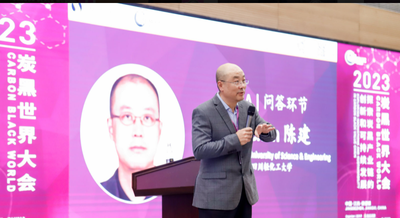 在會(huì)上，四川輕化工大學(xué)陳建教授受主辦方Smithers公司邀請(qǐng)，作了題為《炭黑超高硬度的發(fā)現(xiàn)及其對(duì)橡膠補(bǔ)強(qiáng)與耐磨性的作用》的大會(huì)報(bào)告。