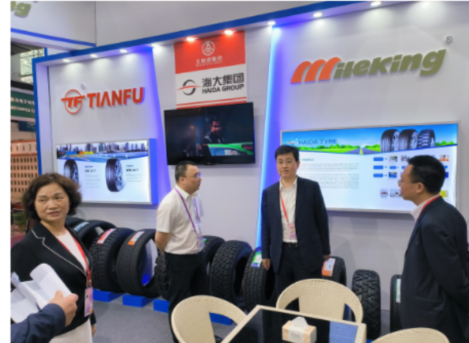 海大集團(tuán)作為PCR、TBR專業(yè)制造商，本屆展會上主要展示了公司主打品牌“HAIDA”、“TIANFU” 、"MILEKING"“COPARTNER”的不同系列產(chǎn)品，共20余款產(chǎn)品，覆蓋行業(yè)不同客戶的多種需求，充分展示了公司的技術(shù)實(shí)力。