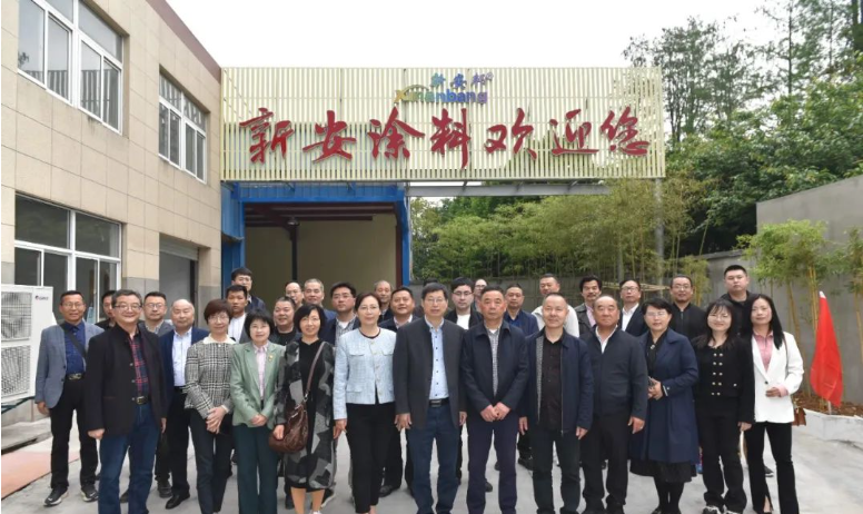 趙新建會長作會議總結(jié)發(fā)言，表示我省建筑涂料企業(yè)應(yīng)在提升品牌特色服務(wù)和立足本地上多下功夫，力爭企業(yè)長久發(fā)展，并就各位理事提出的意見和建議作了充分的解答和講解，會議取得圓滿成功。