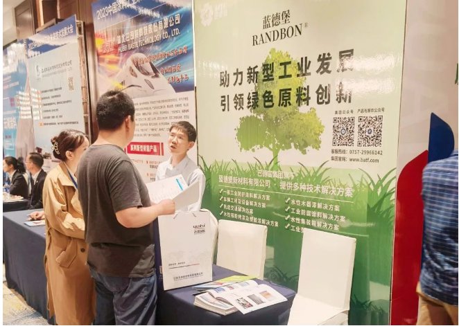 藍德堡的水性工業(yè)乳液產(chǎn)品廣泛應(yīng)用于普通鋼結(jié)構(gòu)、集裝箱、軌道交通、石化、工程機械、風(fēng)電、橋梁、船舶、水性木器漆、防火涂料、水性地坪漆等多個領(lǐng)域。此外，藍德堡還提供一般工業(yè)防護涂料、水性木器漆、車輛工程及設(shè)備、工業(yè)防腐涂料、軌道交通、水性集裝箱等解決方案，為客戶提供全方位的技術(shù)支持。