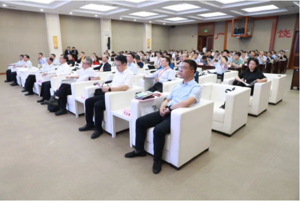 本次洽談會(huì)的成功舉辦進(jìn)一步凝聚了橡膠輪胎和新材料產(chǎn)業(yè)的人才和智力資源，促進(jìn)了學(xué)術(shù)界與產(chǎn)業(yè)界的深度合作。通過專家學(xué)者與企業(yè)負(fù)責(zé)人的面對(duì)面交流和合作對(duì)接，有助于加快科技成果的轉(zhuǎn)化和應(yīng)用，推動(dòng)行業(yè)的創(chuàng)新發(fā)展。