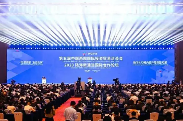 第五屆中國西部國際投資貿(mào)易洽談會(huì)(西洽會(huì))于5月18日至21日在重慶舉辦。這次盛會(huì)以開放為核心，旨在推動(dòng)內(nèi)陸地區(qū)的創(chuàng)新發(fā)展與國際合作。作為西部地區(qū)建設(shè)的重要參與者和推動(dòng)者，三峽電纜應(yīng)邀參加了本次國家級(jí)展會(huì)，并集中展示了公司在技術(shù)創(chuàng)新和智能制造領(lǐng)域的實(shí)力。