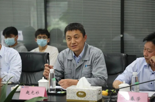 會(huì)議伊始，主持人趙元樸對(duì)各位領(lǐng)導(dǎo)、嘉賓的到來(lái)表示熱烈歡迎和致以誠(chéng)摯謝意。他表示，建新博士后工作站以規(guī)范管理、嚴(yán)格要求、勇于創(chuàng)新、追求卓越為宗旨，致力于轎車(chē)密封件、減振件、底盤(pán)件、金屬及高分子材料等產(chǎn)品的技術(shù)研發(fā)。建新高度重視博士后科研工作站的建設(shè)，以博士后工作站為紐帶，與高校持續(xù)深入開(kāi)展產(chǎn)學(xué)研合作，有力地推動(dòng)了企業(yè)整體科研水平提高，為企業(yè)的改革創(chuàng)新提供了理論和人才支持。