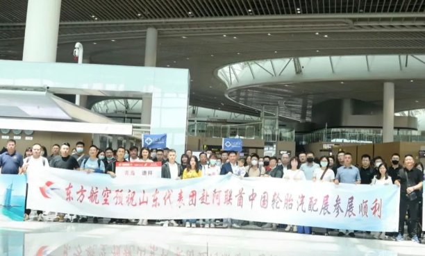 青島企業(yè)在此次展會(huì)中表現(xiàn)出強(qiáng)大的參展陣容，共有48家參展企業(yè)派出了87位外貿(mào)代表。這一規(guī)模顯示出青島企業(yè)走出國(guó)門(mén)的熱情持續(xù)高漲，并得益于政府的大力支持。青島市各相關(guān)部門(mén)自今年以來(lái)就對(duì)企業(yè)的境外展團(tuán)給予了密切關(guān)注，這也推動(dòng)了青島企業(yè)出境展團(tuán)規(guī)模的明顯擴(kuò)大。