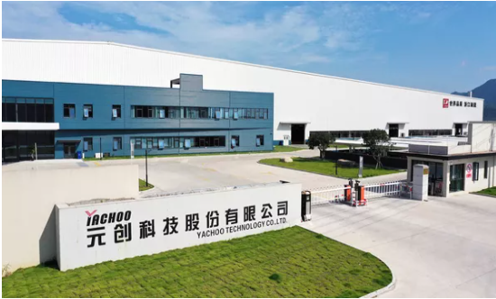 公司辦主任王永躍和制造部經(jīng)理李慶輝為獲獎員工頒發(fā)了獎項，并對他們的出色表現(xiàn)給予了高度肯定和鼓勵。這次表彰不僅是對他們個人努力的認(rèn)可，也是對他們在愛崗敬業(yè)、勇于擔(dān)當(dāng)方面所展現(xiàn)的精神的褒獎。