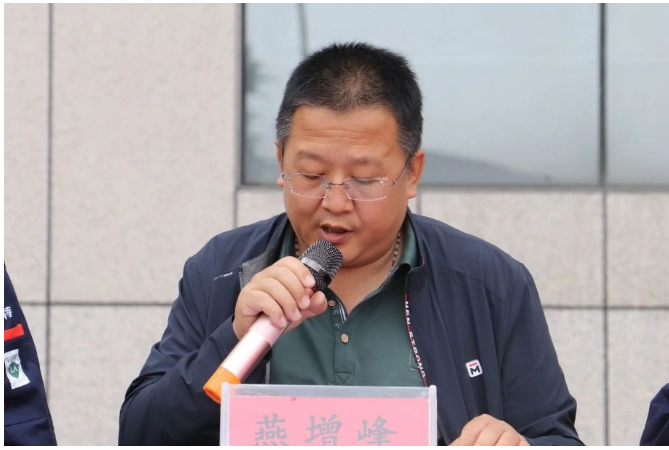 集團(tuán)公司安全質(zhì)量部安全總監(jiān)燕增峰，在會(huì)上發(fā)表了主題講話。他強(qiáng)調(diào)全體干部職員要正確理解和把握安全生產(chǎn)月活動(dòng)的內(nèi)涵和實(shí)質(zhì)，高度重視活動(dòng)的組織情況。領(lǐng)導(dǎo)干部要親自部署“安全生產(chǎn)月”活動(dòng)，保障活動(dòng)經(jīng)費(fèi)，明確責(zé)任分工，細(xì)化任務(wù)，層層落實(shí)責(zé)任，并加強(qiáng)督導(dǎo)檢查，確保各項(xiàng)措施落實(shí)到位。