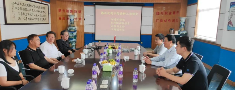中國涂料工業(yè)協(xié)會劉普軍會長和齊祥昭副秘書長一行近日訪問了天津科瑞達涂料化工有限公司。在訪問期間，劉普軍會長對科瑞達的創(chuàng)新能力和商業(yè)模式給予了充分的肯定，并高度評價了天津涂料涂裝協(xié)會的工作思路和發(fā)展目標。