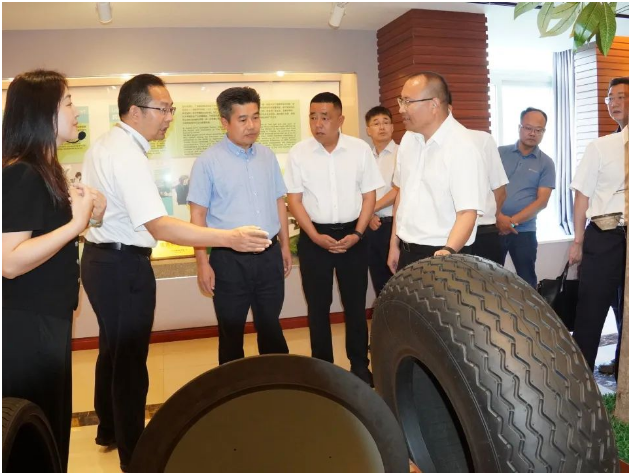 臨滄市副市長(zhǎng)與華南理工大學(xué)代表訪問廣墾橡膠集團(tuán)