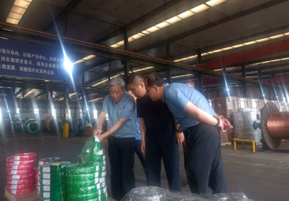 此次視察對于馬副區(qū)長等領導來說是一次深入了解即墨地區(qū)數(shù)字裝備產(chǎn)業(yè)現(xiàn)狀與發(fā)展的機會。同時，青纜科技也受益匪淺，通過與區(qū)領導的溝通交流，進一步明確了市場需求和發(fā)展方向，將為即墨市場提供更加優(yōu)質的產(chǎn)品和服務。