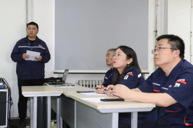 據(jù)了解，每一位選手的演講都像一堂生動(dòng)的安全教育課，展示了廣大員工積極參與安全生產(chǎn)的熱情，為公司營(yíng)造了“人人講安全，個(gè)個(gè)會(huì)應(yīng)急”的濃厚氛圍。評(píng)委們認(rèn)真聆聽(tīng)了每位選手的演講，對(duì)演講內(nèi)容、語(yǔ)言表達(dá)和形象風(fēng)度等多個(gè)方面進(jìn)行了綜合評(píng)判和打分。