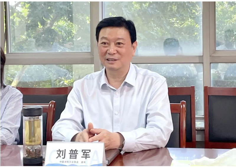 劉普軍會長首先代表中國涂料工業(yè)協(xié)會熱烈歡迎邵景良主任一行的到來。他表示，中國·濮陽綠色涂料產(chǎn)業(yè)園為整個行業(yè)樹立了榜樣，其經(jīng)驗值得全國范圍推廣，共同實現(xiàn)發(fā)展共贏。