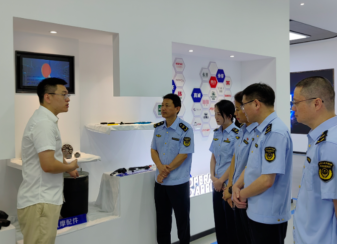 溫州市商業(yè)秘密保護聯(lián)盟的調(diào)研診斷組來到浙江中瑞橡膠高分子材料股份有限公司，開展商業(yè)秘密保護水平的評估和改進工作。這次調(diào)研由溫州市市場監(jiān)督管理局和瑞安市市場監(jiān)督管理局的領(lǐng)導(dǎo)帶領(lǐng)，調(diào)研組成員包括溫州市商業(yè)秘密保護聯(lián)盟秘書長譚浩和制度委卓東東等人。