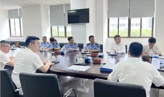 調(diào)研診斷組根據(jù)《商業(yè)秘密保護管理與服務(wù)規(guī)范評估表》與中瑞公司負(fù)責(zé)人進行了溝通了解，并對公司的商業(yè)秘密管理與規(guī)范情況進行了初步評估。他們實地考察了公司的商業(yè)秘密保護辦公室和研發(fā)中心等重點區(qū)域，針對公司在商業(yè)秘密保護過程中的問題提出了改進意見和建議。