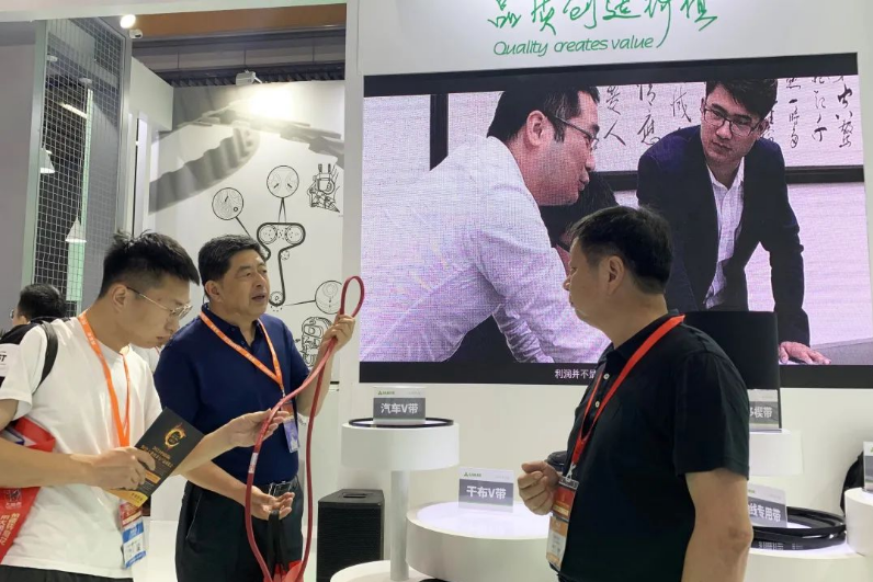 在未來的發(fā)展中，三力士表示將繼續(xù)秉持"用品質(zhì)創(chuàng)造價值"的企業(yè)價值觀，不斷推進(jìn)新產(chǎn)品的研發(fā)。同時，公司將借此機(jī)會與同行共同探討行業(yè)轉(zhuǎn)型升級、企業(yè)發(fā)展以及環(huán)境保護(hù)等議題，為市場提供更卓越的服務(wù)。