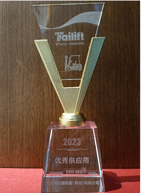 喬遷慶典儀式上，正新廈門集團四輪營銷中心總監(jiān)李清東先生代表公司領取了該殊榮，并與臺勵福集團創(chuàng)始人林溪文先生熱情交流。雙方對合作的深入發(fā)展表達了共同的期望。
