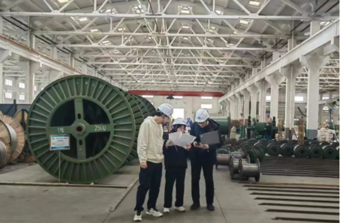該驗收的順利進行標(biāo)志著青島豪邁電纜集團在智能制造方面具備了一定的水平。接下來，他們將繼續(xù)優(yōu)化互聯(lián)接入工作，確保將業(yè)務(wù)、物聯(lián)、視頻等相關(guān)數(shù)據(jù)及時、穩(wěn)定、準(zhǔn)確地傳輸至國網(wǎng)電工裝備智慧物聯(lián)平臺，為國網(wǎng)公司提供高質(zhì)量的產(chǎn)品和服務(wù)。