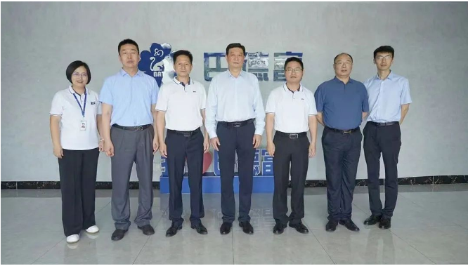 中國涂料工業(yè)協(xié)會會長劉普軍一行到巴德富集團(tuán)調(diào)研