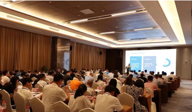 中國電池工業(yè)協(xié)會(huì)八屆五次常務(wù)理事會(huì)暨八屆四次理事會(huì)近日在湖北襄陽成功召開，為中國電池行業(yè)的發(fā)展注入新的活力。此次會(huì)議共有100余名理事及以上會(huì)員代表參會(huì)，涉及鋰電池、儲(chǔ)能電池和鉛蓄電池等領(lǐng)域。
