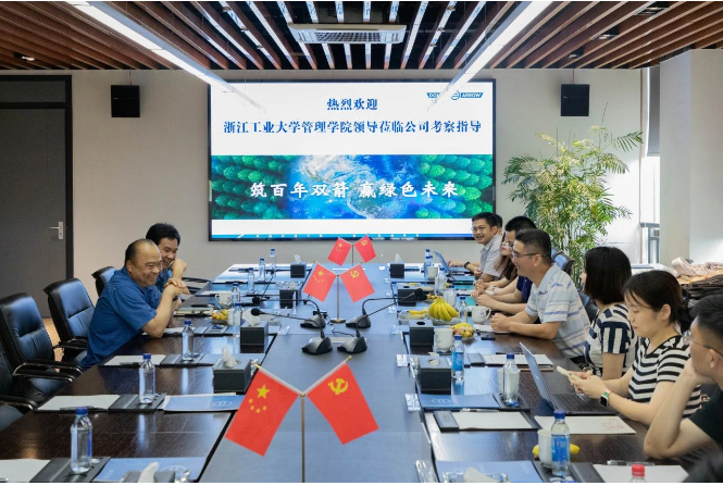 未來，雙箭股份表示將積極探索與高校之間的優(yōu)勢互補，推動校企合作的可持續(xù)發(fā)展。通過技術(shù)研討會和學(xué)術(shù)交流等活動，雙箭股份將助力高校提升人才與就業(yè)的匹配度，推進(jìn)校企合作打造可持續(xù)溝通交流和協(xié)調(diào)創(chuàng)新機制的源動力，從而為地方經(jīng)濟社會的高質(zhì)量發(fā)展提供更多創(chuàng)新成果和人才服務(wù)。