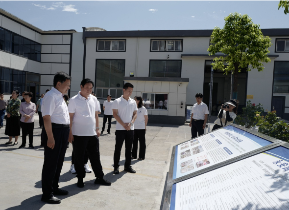 鞏義市舉行了市重點(diǎn)項(xiàng)目觀摩活動(dòng)。7月15日，市委書(shū)記袁聚平、市長(zhǎng)張東輝等鞏義市四大班子領(lǐng)導(dǎo)、各鄉(xiāng)鎮(zhèn)(街道辦事處)負(fù)責(zé)人以及市相關(guān)單位主要負(fù)責(zé)同志等100余人，在永安路街道黨工委書(shū)記張宏奎的陪同下，蒞臨河南華星電線電纜有限公司(華星電纜)進(jìn)行參觀調(diào)研。