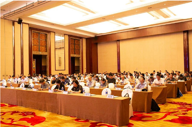 除了會議交流，年會期間還舉辦了案例展示和專業(yè)展覽，為參會者提供了更多的展示與學(xué)習(xí)機(jī)會。