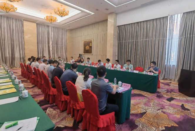 廣墾橡膠集團(tuán)召開了《2023年天然橡膠采收加工關(guān)鍵技術(shù)及其裝備研究》項(xiàng)目推進(jìn)會(huì)，為進(jìn)一步提升科技創(chuàng)新，賦能天然橡膠產(chǎn)業(yè)的發(fā)展，助推全產(chǎn)業(yè)鏈高質(zhì)量發(fā)展。