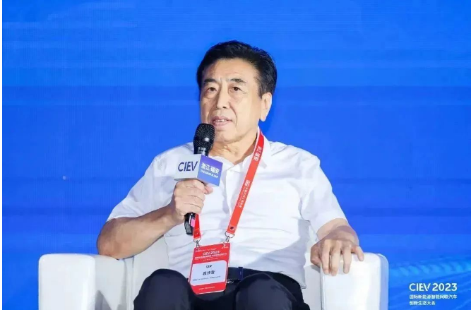除袁仲雪外，賽輪集團(tuán)PCR配套總監(jiān)汪永祥也受邀參加了供應(yīng)鏈協(xié)同發(fā)展論壇等會(huì)議。這次大會(huì)為國(guó)際新能源智能網(wǎng)聯(lián)汽車產(chǎn)業(yè)領(lǐng)域的交流合作提供了難得的機(jī)遇，參會(huì)專家學(xué)者紛紛表示，將共同致力于推動(dòng)新汽車產(chǎn)業(yè)的健康發(fā)展，為建設(shè)更加清潔、綠色的交通出行貢獻(xiàn)力量。