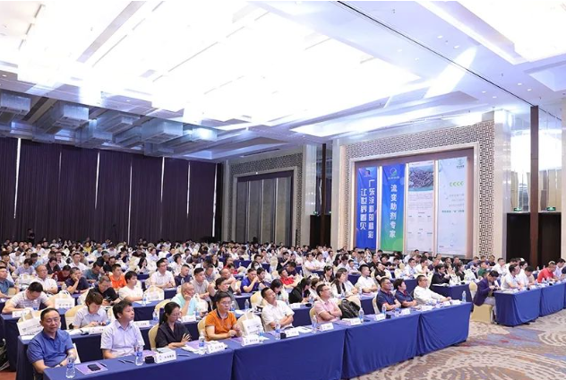 廣東江門于7月27日至28日舉辦了2023廣東涂料產(chǎn)業(yè)高質(zhì)量發(fā)展大會，本次大會以“守正創(chuàng)新 提質(zhì)增效”為主題。來自涂料行業(yè)的代表齊聚江門，共同探討行業(yè)未來發(fā)展方向。其中，東莞大寶化工制品有限公司在大會上斬獲兩項殊榮。