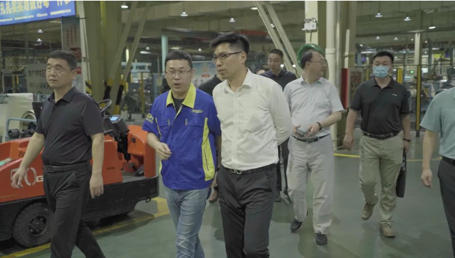 比亞迪領導團隊對華盛橡膠在新能源汽車輪胎領域的發(fā)展表現出濃厚興趣，期待雙方能夠繼續(xù)深入洽談資源整合、儲能業(yè)務、產業(yè)配套等方面的合作，為新能源汽車產業(yè)鏈的發(fā)展注入更強勁的動力。