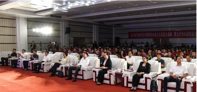 山東豐源輪胎制造股份有限公司在于8月2日舉辦盛大慶典，慶祝公司重組投產(chǎn)十周年。各界嘉賓齊聚一堂，共同回顧豐源輪胎的發(fā)展歷程，并展望未來，探討趕超跨越、高質(zhì)發(fā)展的新宏圖。