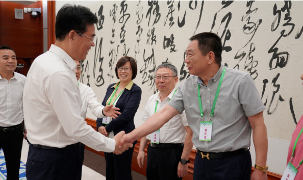 2023現(xiàn)代化工與新材料數(shù)智化轉(zhuǎn)型升級(jí)高峰論壇順利舉行。